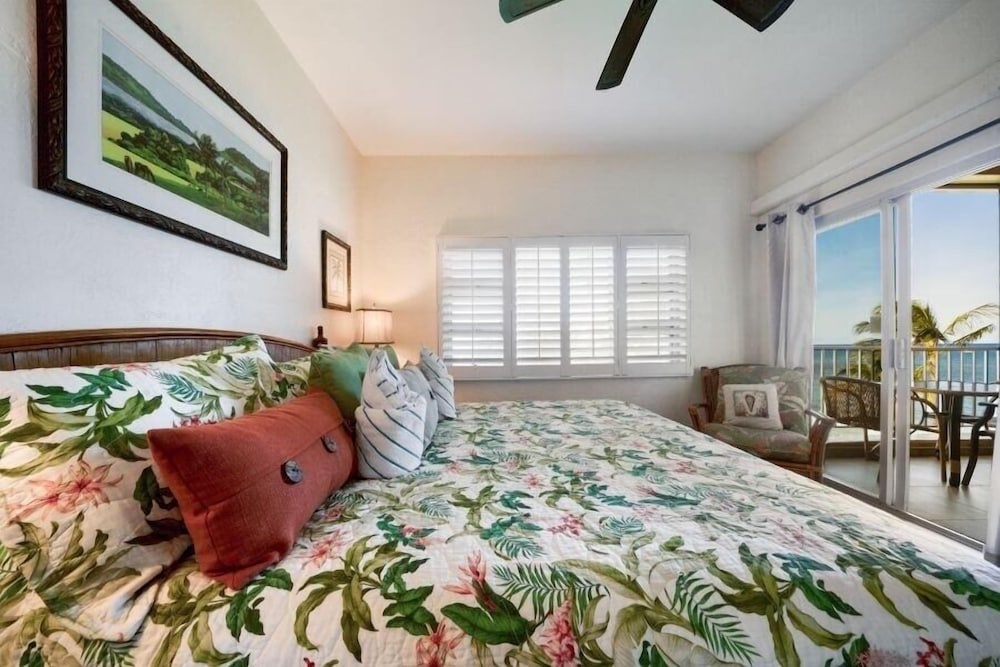 Menehune Shores, #623 2 Bedroom Condo by RedAwning