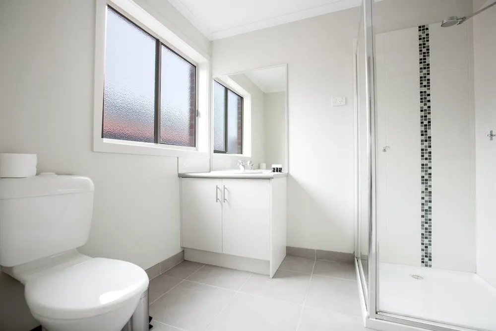 Spacious Lovely Home In Point Cook
