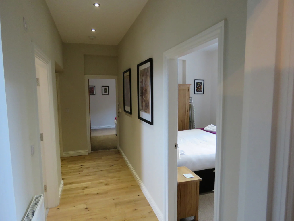 Abbey Apartments - Modern Serviced Apartments - Tourists & Professionals