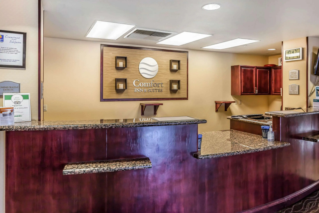 Comfort Inn & Suites Airport Convention Center