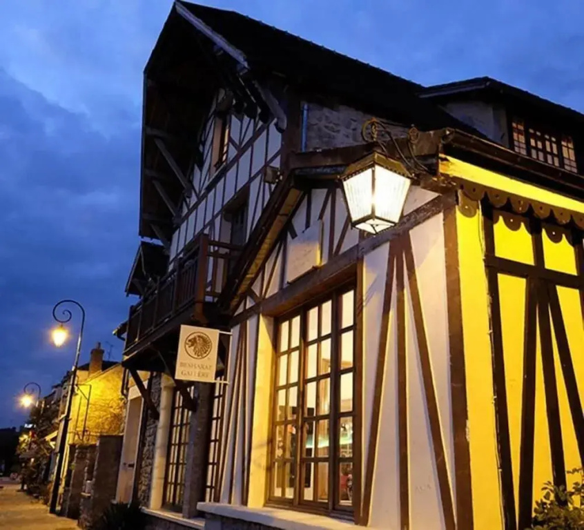 Besharat Gallery & Museum