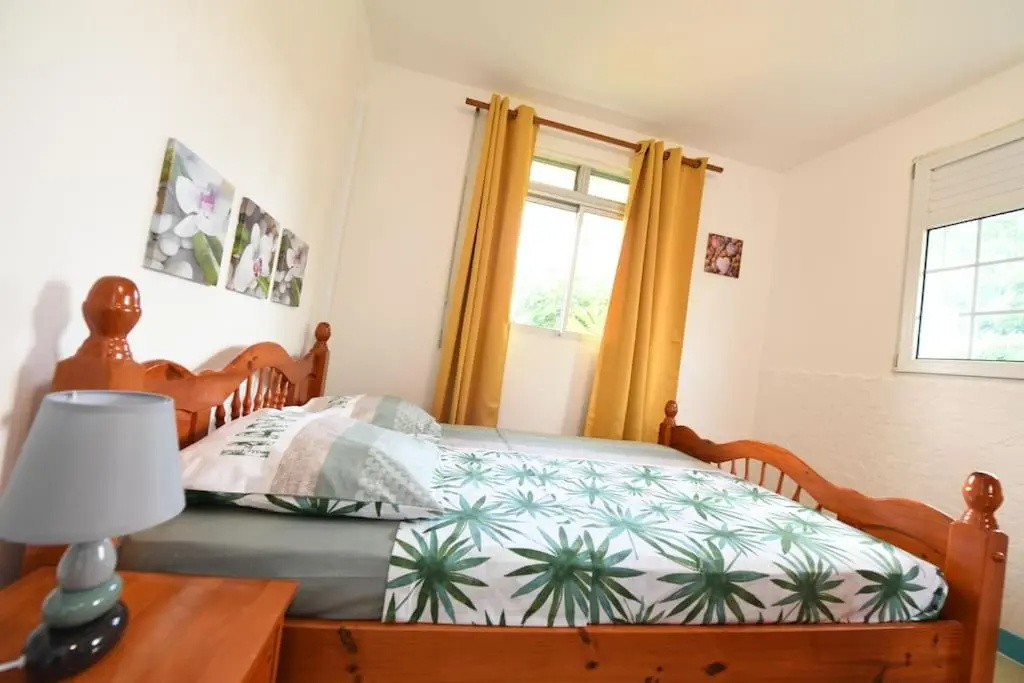 972D4 - Les 2 Palmiers - Bas de villa 60m2 jardin 2000m2