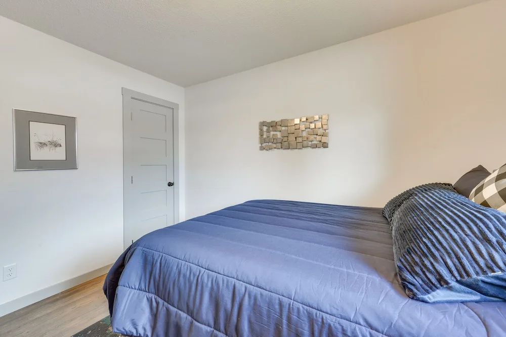 Family-friendly Lander Home Rental: Yard, Patio!
