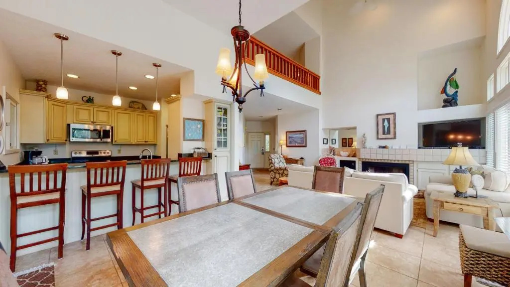 7609 Huntington Villas
