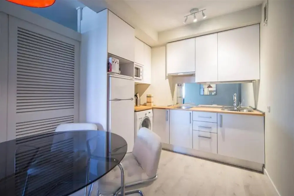 Colon 902 in Madrid With 1 Bedrooms and 1 Bathrooms