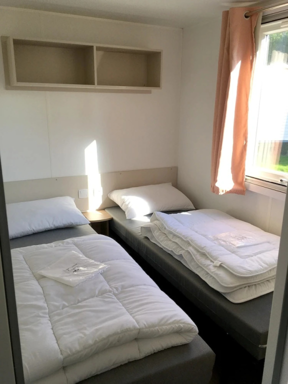 Property With 3 Bedrooms in Les Mathes, With Furnished Garden - 2 km F
