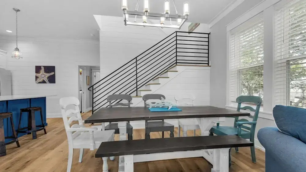 Sleeps 8; Community Pool, 5 Minute Walk to Beach Access