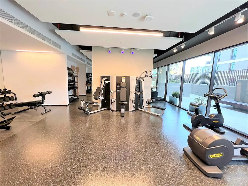 Spacious 1 bedroom with balcony in Wilton Terraces