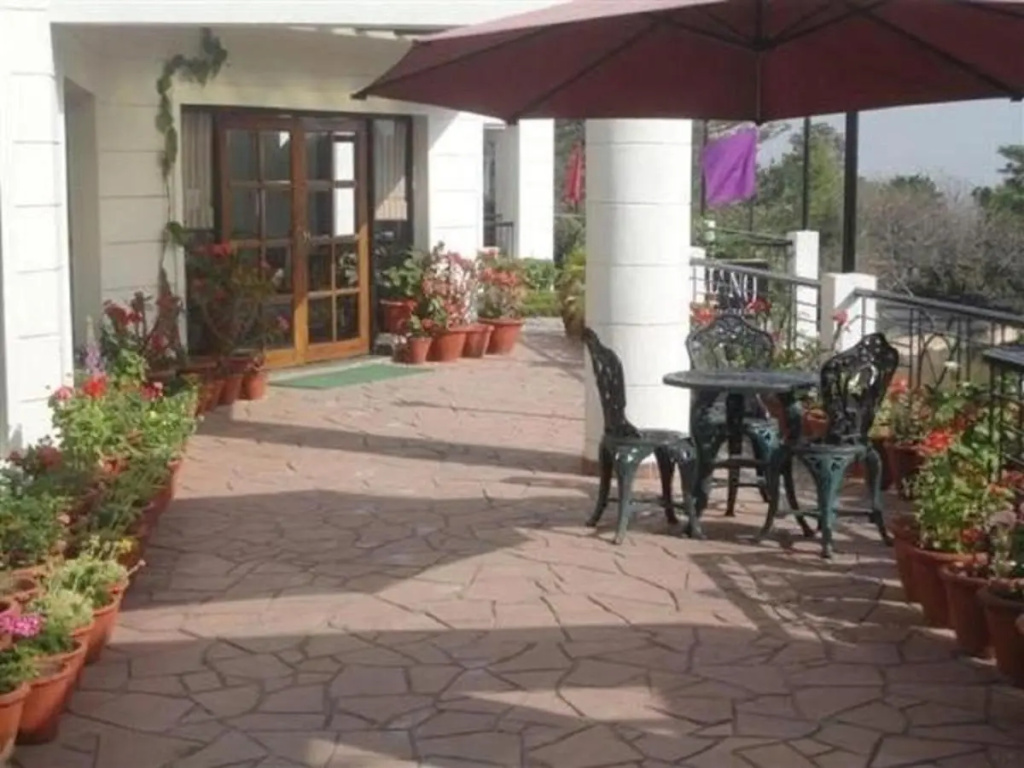8fold-Pinecrest By LaRiSa, Bhimtal