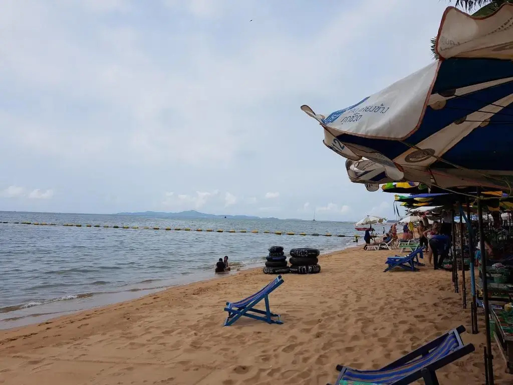 Kuno - 2Br, Beachfront Jomtien