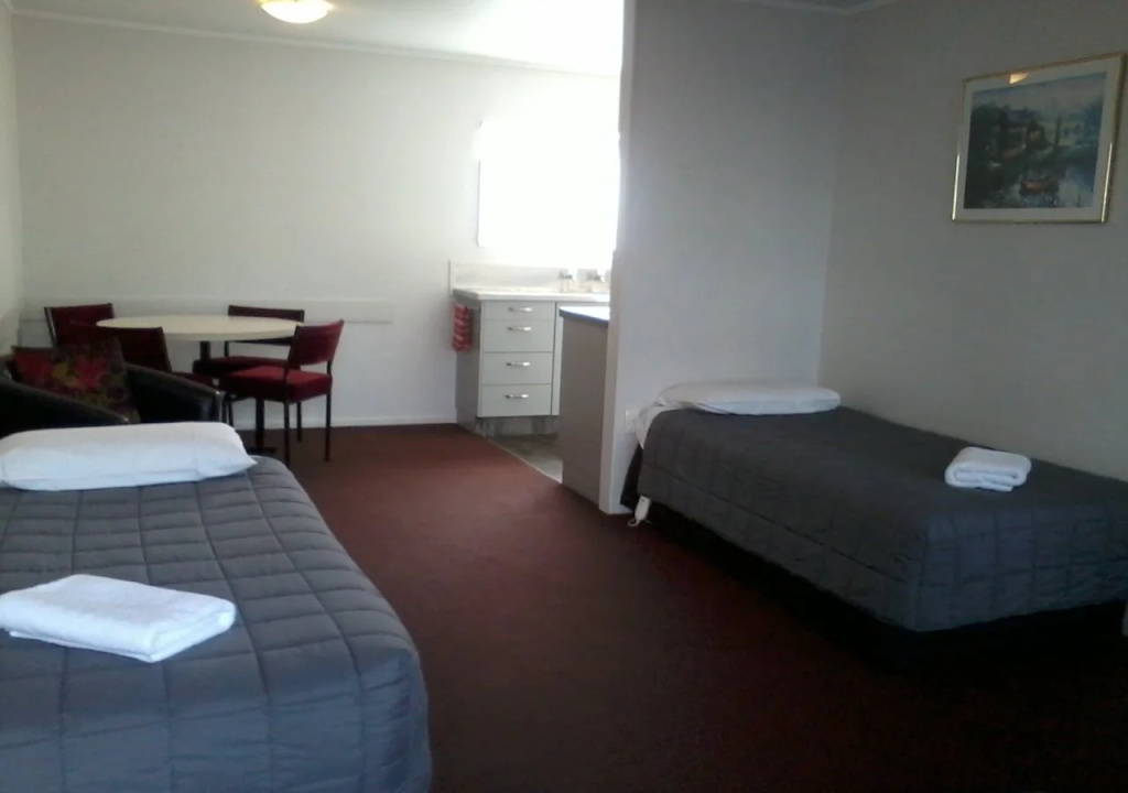 Burgundy Rose Motel