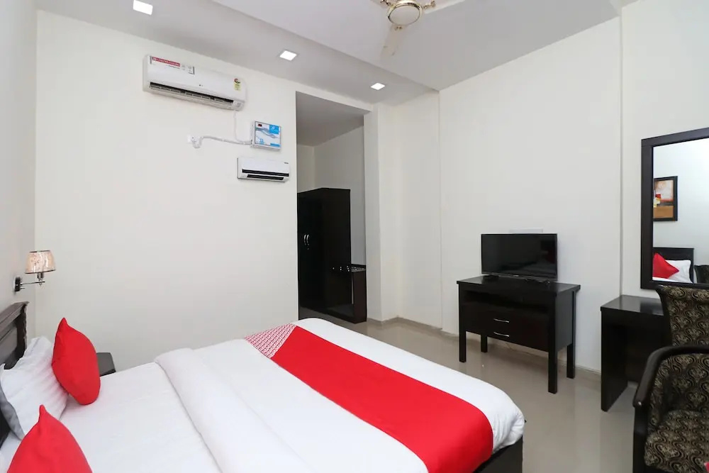 Nhu Phuc Hotel by OYO Rooms