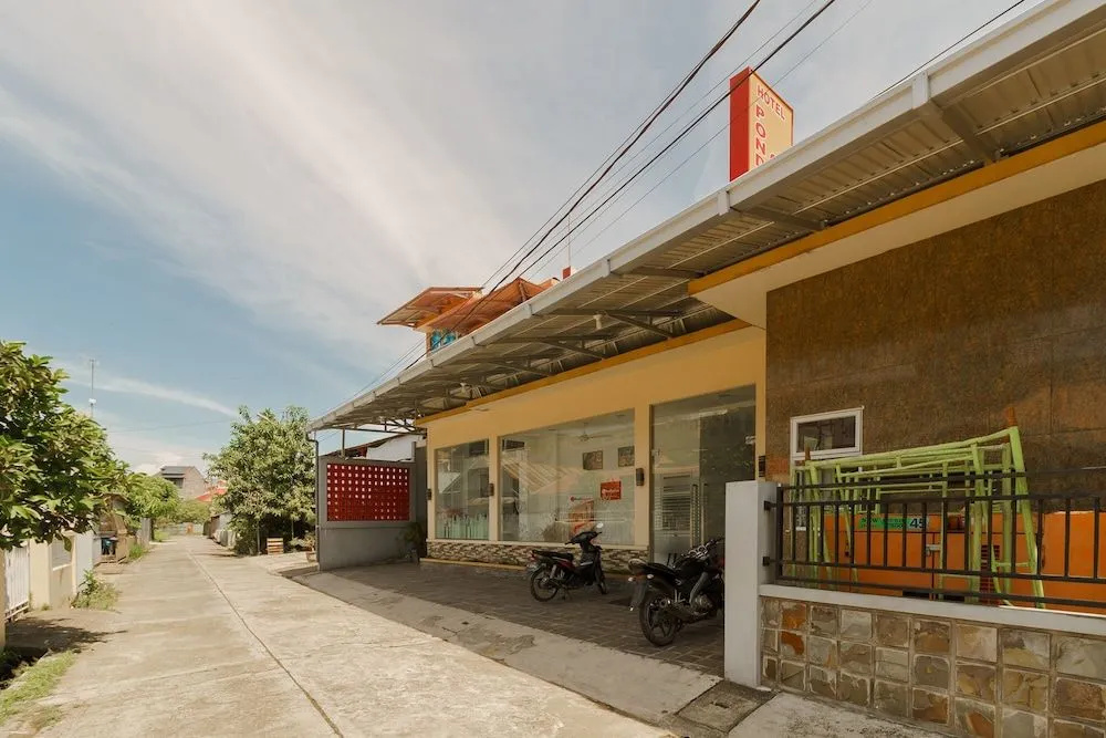 RedDoorz Syariah near Jembatan Siti Nurbaya Padang