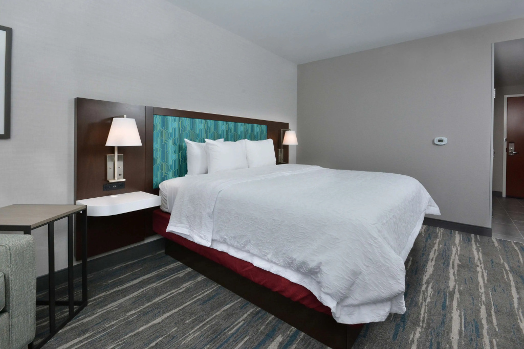 Hampton Inn & Suites Charlotte North I 485