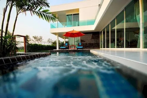 Aria Lake and Golf Villa