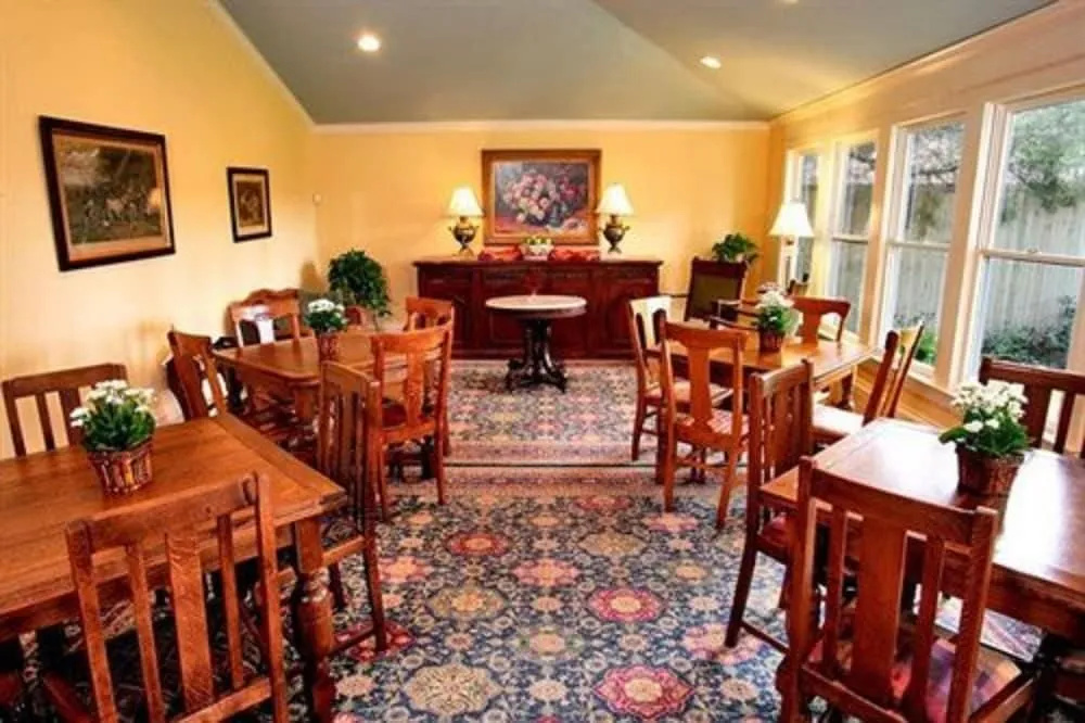 Corinthian Bed  Breakfast