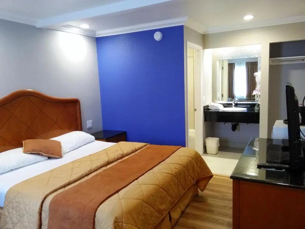 Highlander Motel