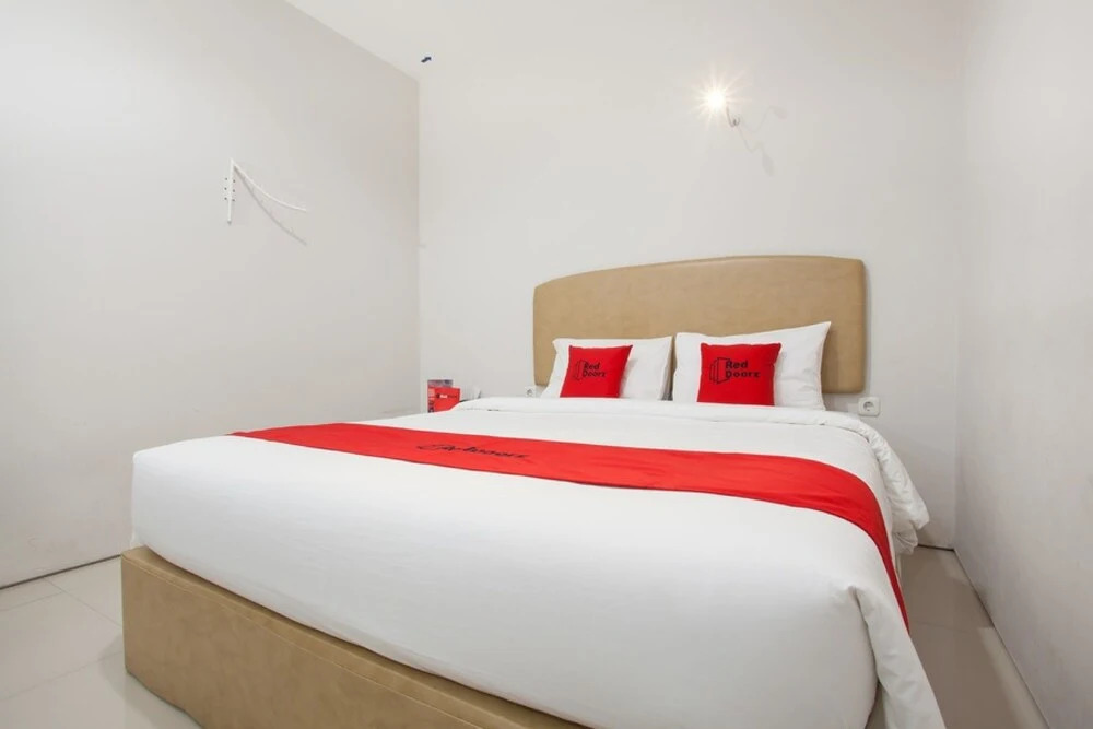 Intan Hotel by Reddoorz