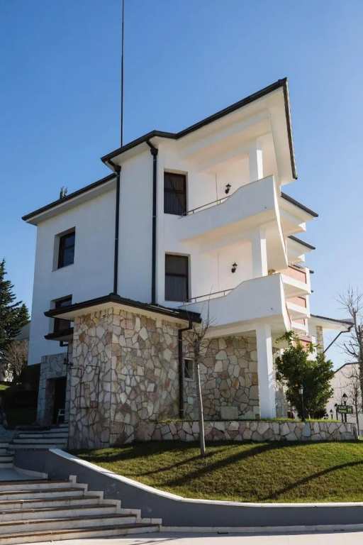 Chateau Linza Resort