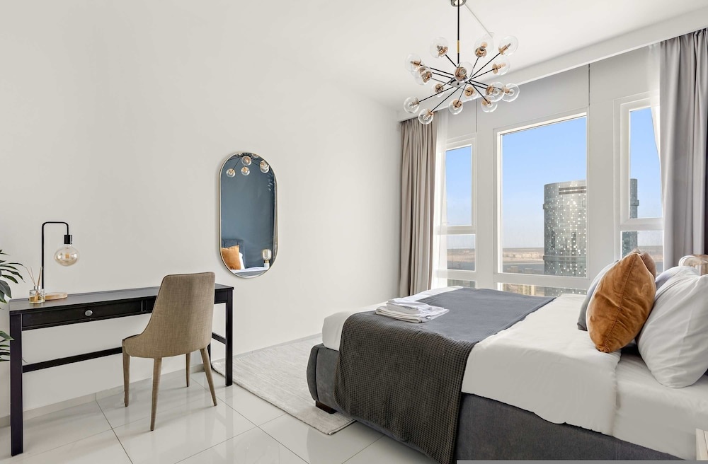 Silkhaus Chic 2BR in Horizon Tower Near Beach
