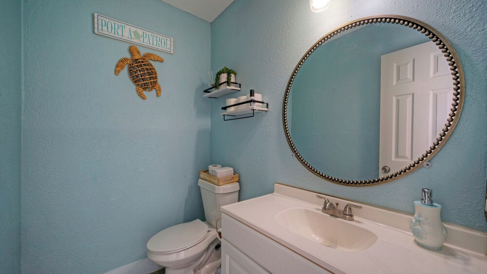 Seaside Haven by Avantstay Beautiful Condo + Communal Pool + Near North Padre Island and Whitecap Beach