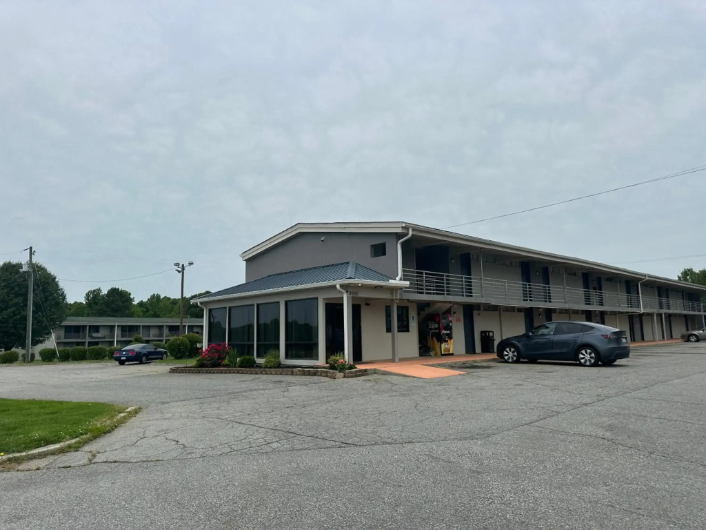 OYO Hotel Greensboro NC Southwest I-85
