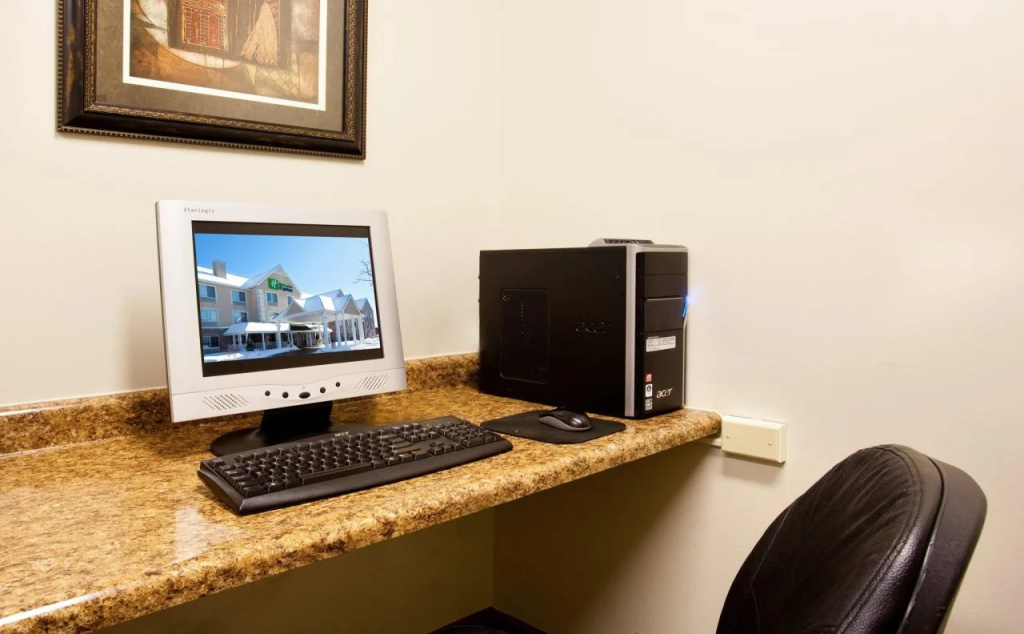 Holiday Inn Express & Suites Chicago Deerfield Lincolnshire by IHG