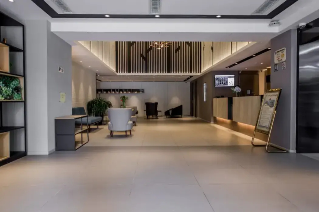 Homeinn Selected Hotel (Shanghai Ruijin hospital Dapuqiao Subway Station)