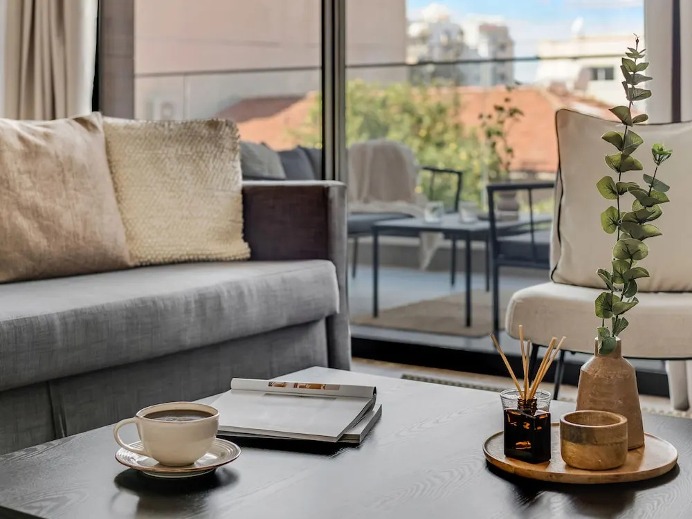 Sanders Crystal 2 - Darling 3-bdr Apt With Shared Rooftop