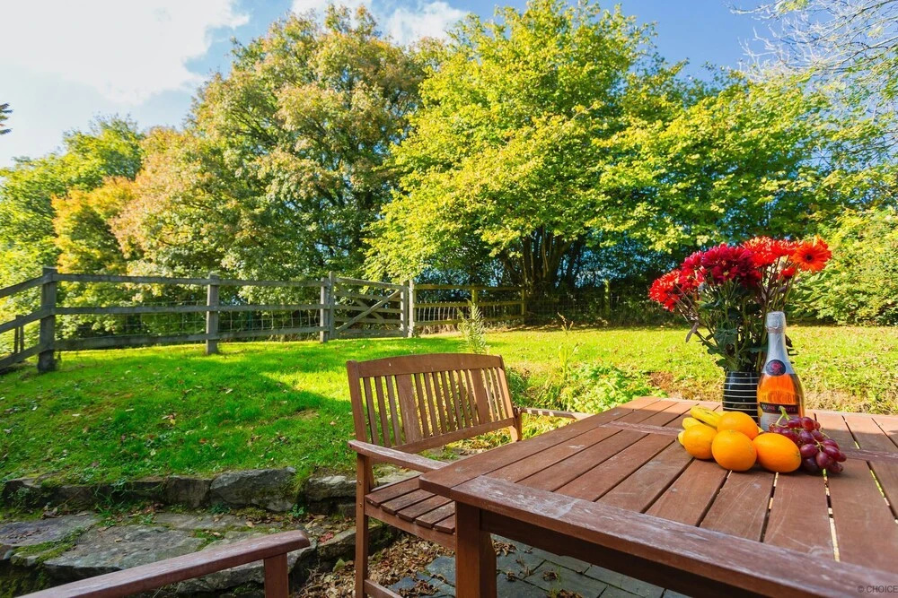 BUCKLAND BREWER COB BARN 2 Bedrooms