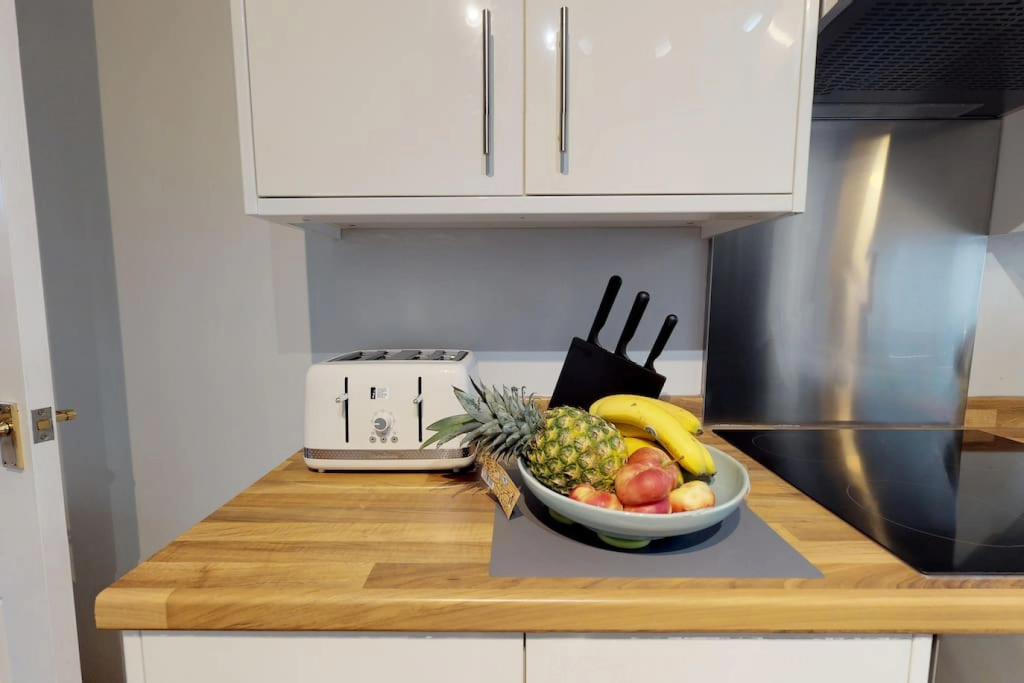 Stayzo 2BR House Accommodation in Peterborough