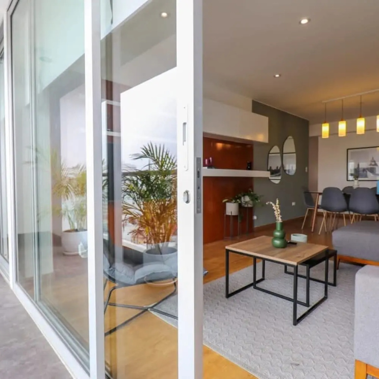 w Amazing 3BR With Balcony in Miraflores