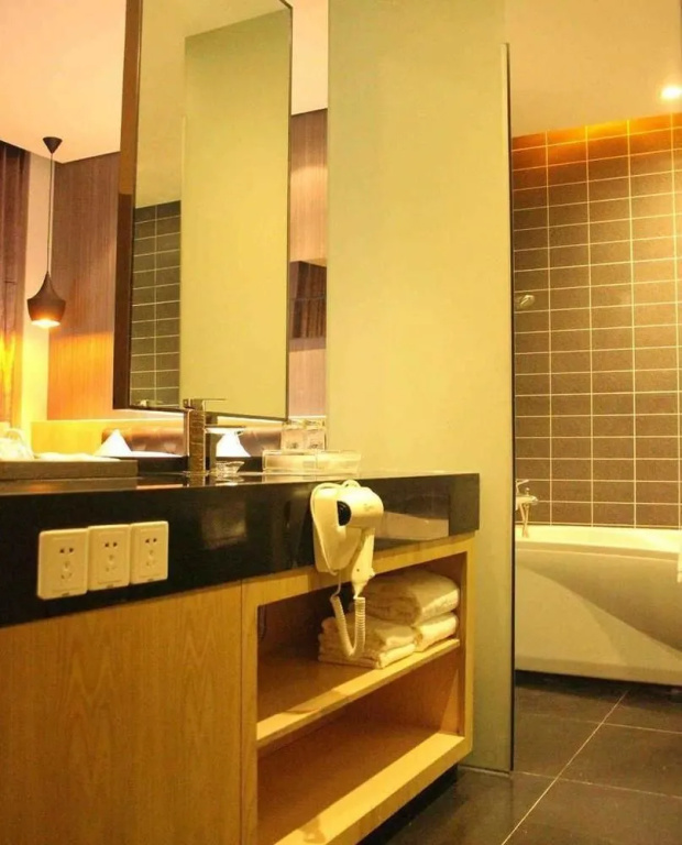 Libo Selected Hotels (Shanghai Wanda Plaza Tonghe New Village Subway Station Branch)