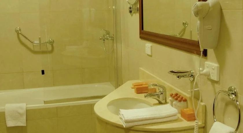 Status Hotel