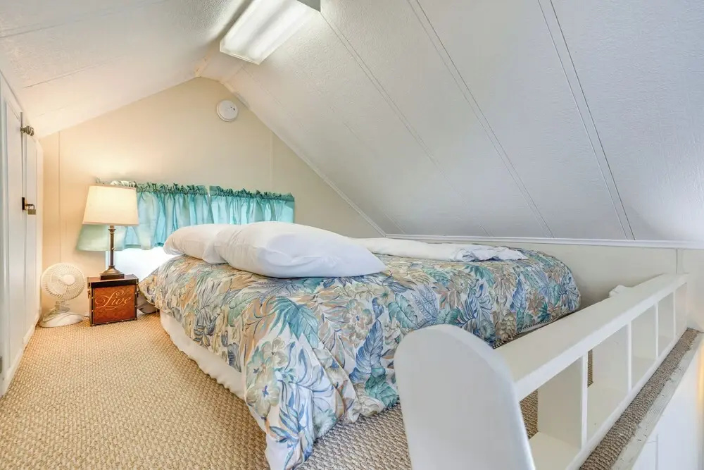 Lakeland Cottage w/ Pool Access + Screened Porch!