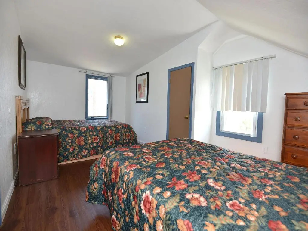 Shore Beach Houses - 52 - 403 Porter Avenue
