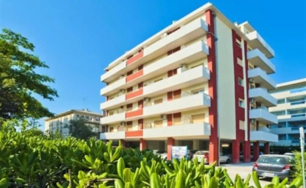 Three-bedroom Apartment Very Close to the Beach