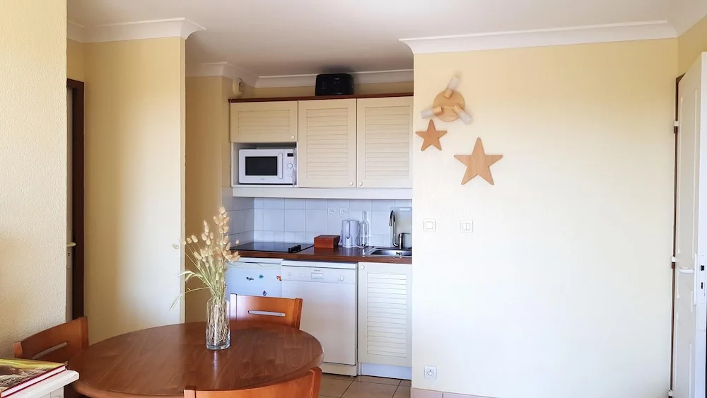 Apartment With one Bedroom in Lacanau, With Shared Pool and Furnished Terrace - 20 m From the Beach