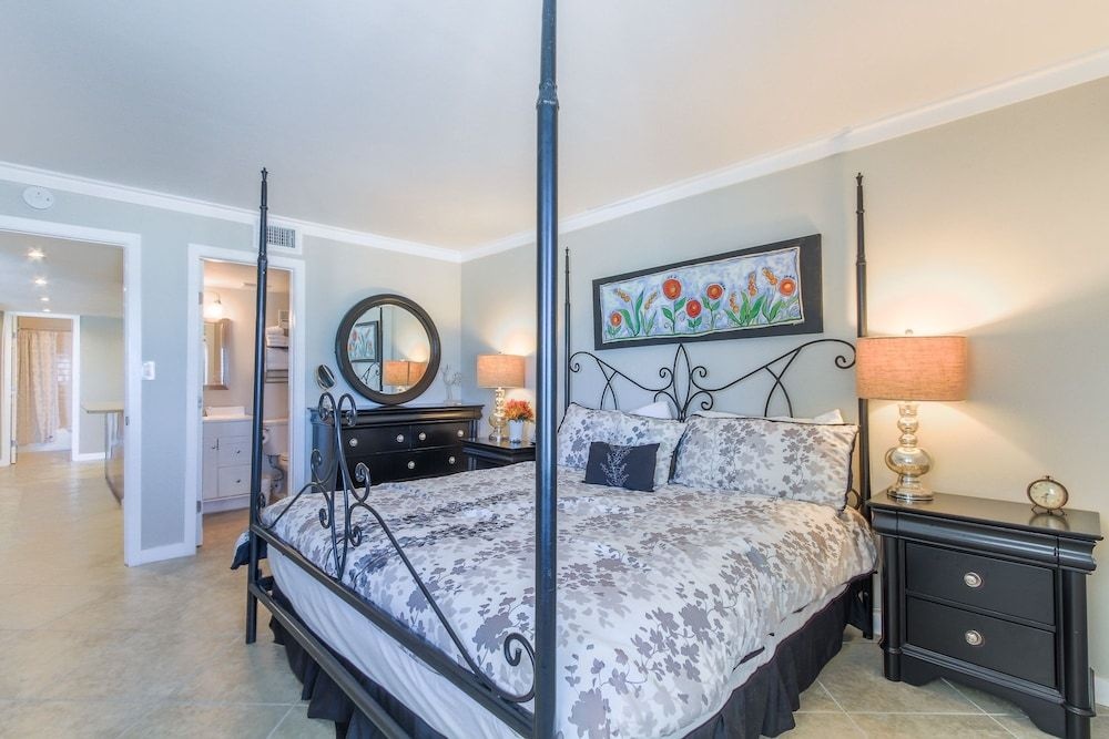 Gulf Shore Condo #301 - 2 Br condo by RedAwning