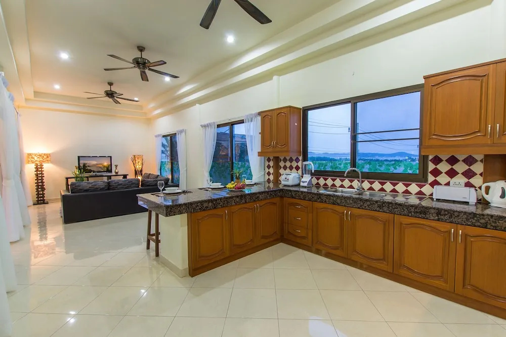 Seaview Tropical 3BR Pool Villa
