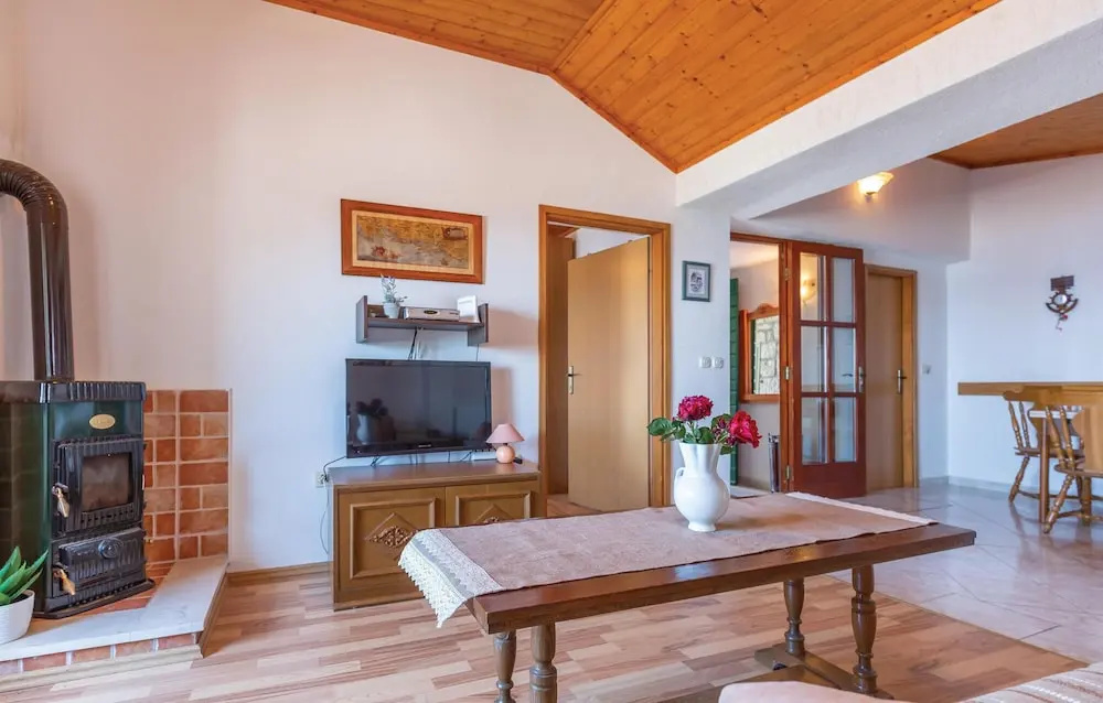 Two-Bedroom Holiday Home In Tucepi