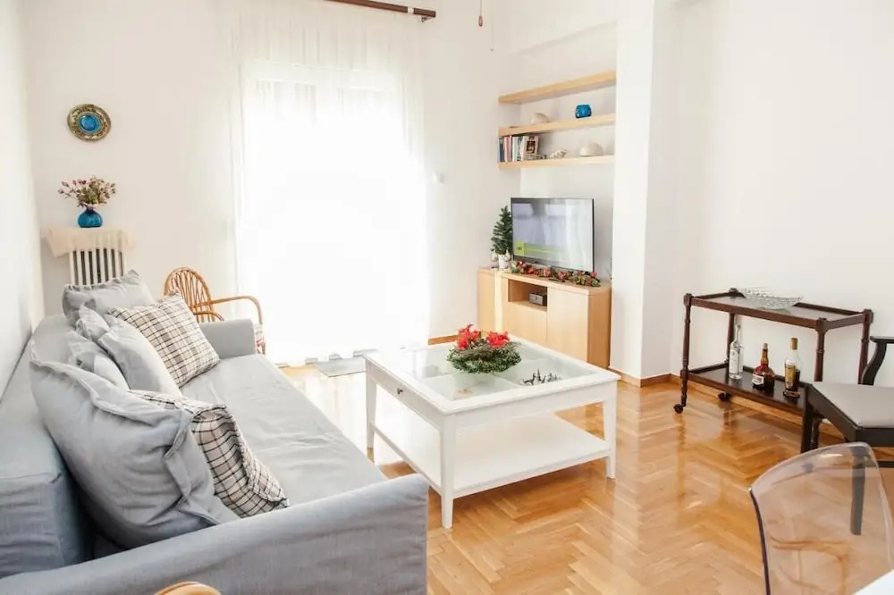 Cozy apt with Lycabettus View