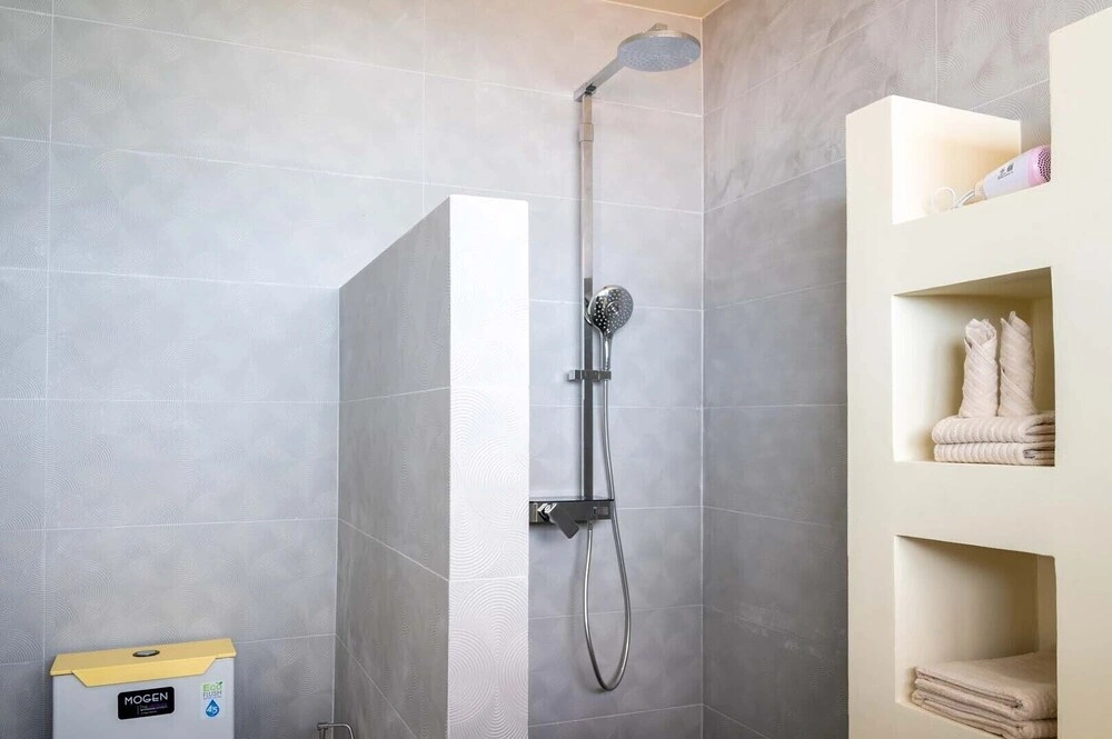 3 Bedroom Close To Fisherman`s Village KBR18