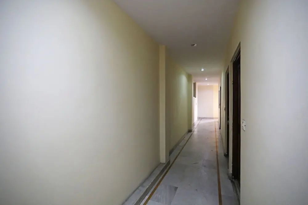 OYO Flagship 10282 Hotel Rishi