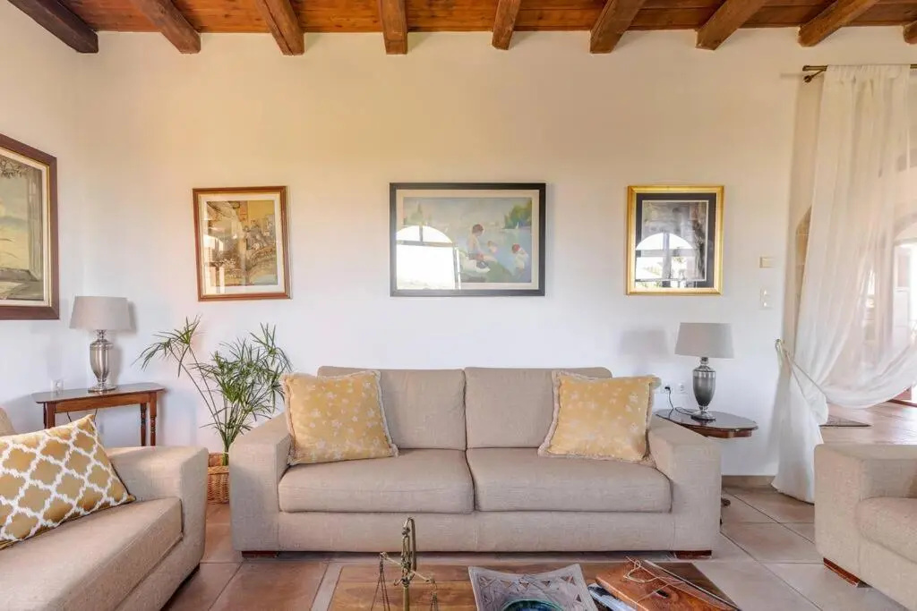 Aloni House - Spacious secluded villa with pool, up to 10 guests