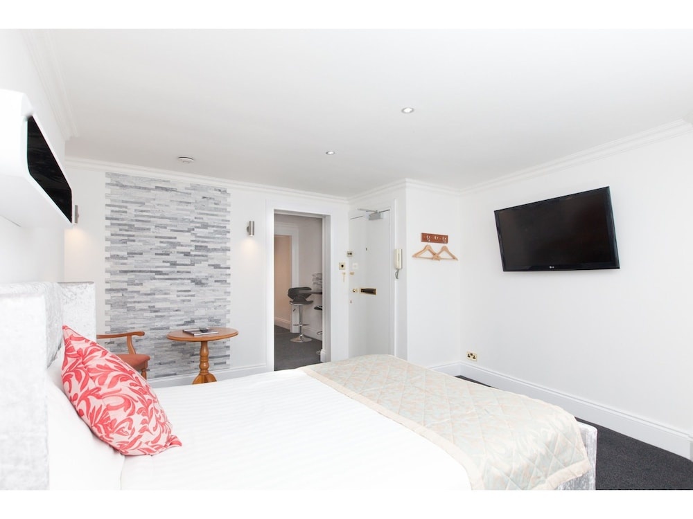 Leith Walk: Lovely Renovated Lower Flat W/parking