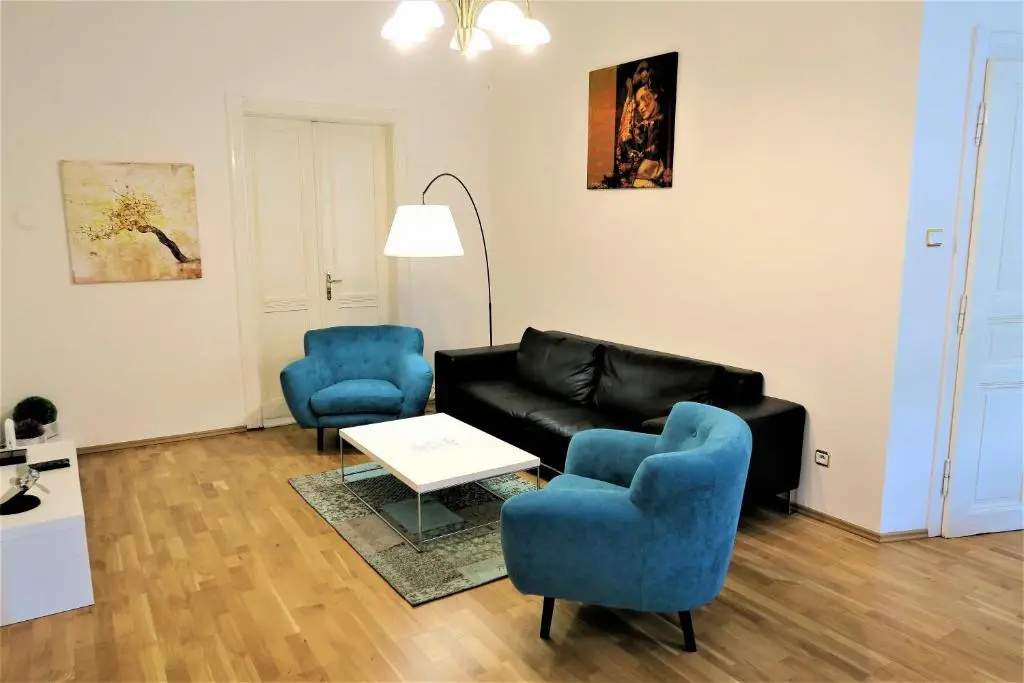 Old Town Square Superior Apartments - Valentin