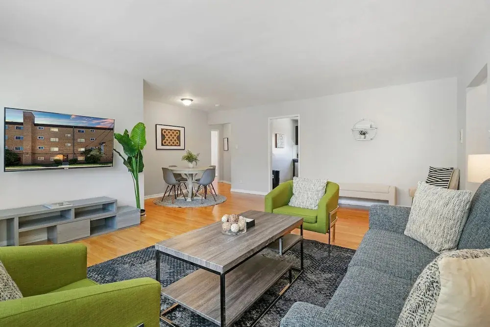 2BR Modern & Comfy Apt in Rogers Park
