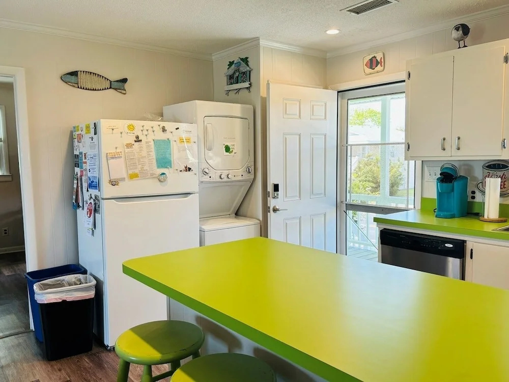 Lime Inn 4 Bedroom Home by RedAwning
