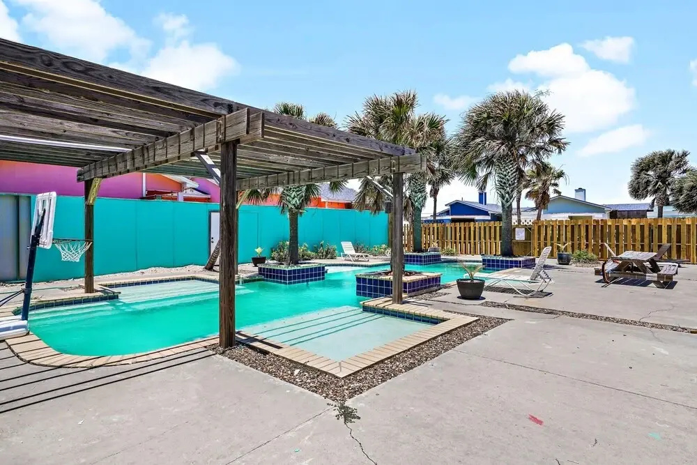 Beach  #2 3 Bedroom Condo by RedAwning